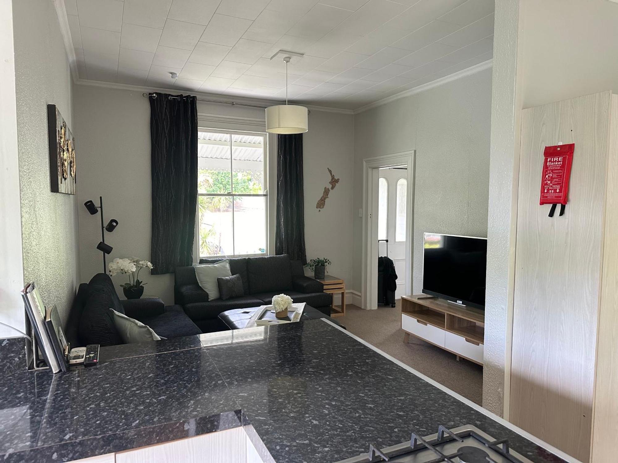 Renwick In The City Nelson, 10Min Walk To City Centre, Full Kitchen, Fast Fibre Wifi, Drive 13Min To Airport, 5Min To Hospital, Quiet Street, Dog Friendly Exterior photo