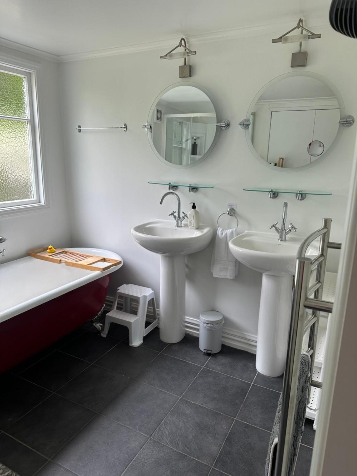 Renwick In The City Nelson, 10Min Walk To City Centre, Full Kitchen, Fast Fibre Wifi, Drive 13Min To Airport, 5Min To Hospital, Quiet Street, Dog Friendly Exterior photo