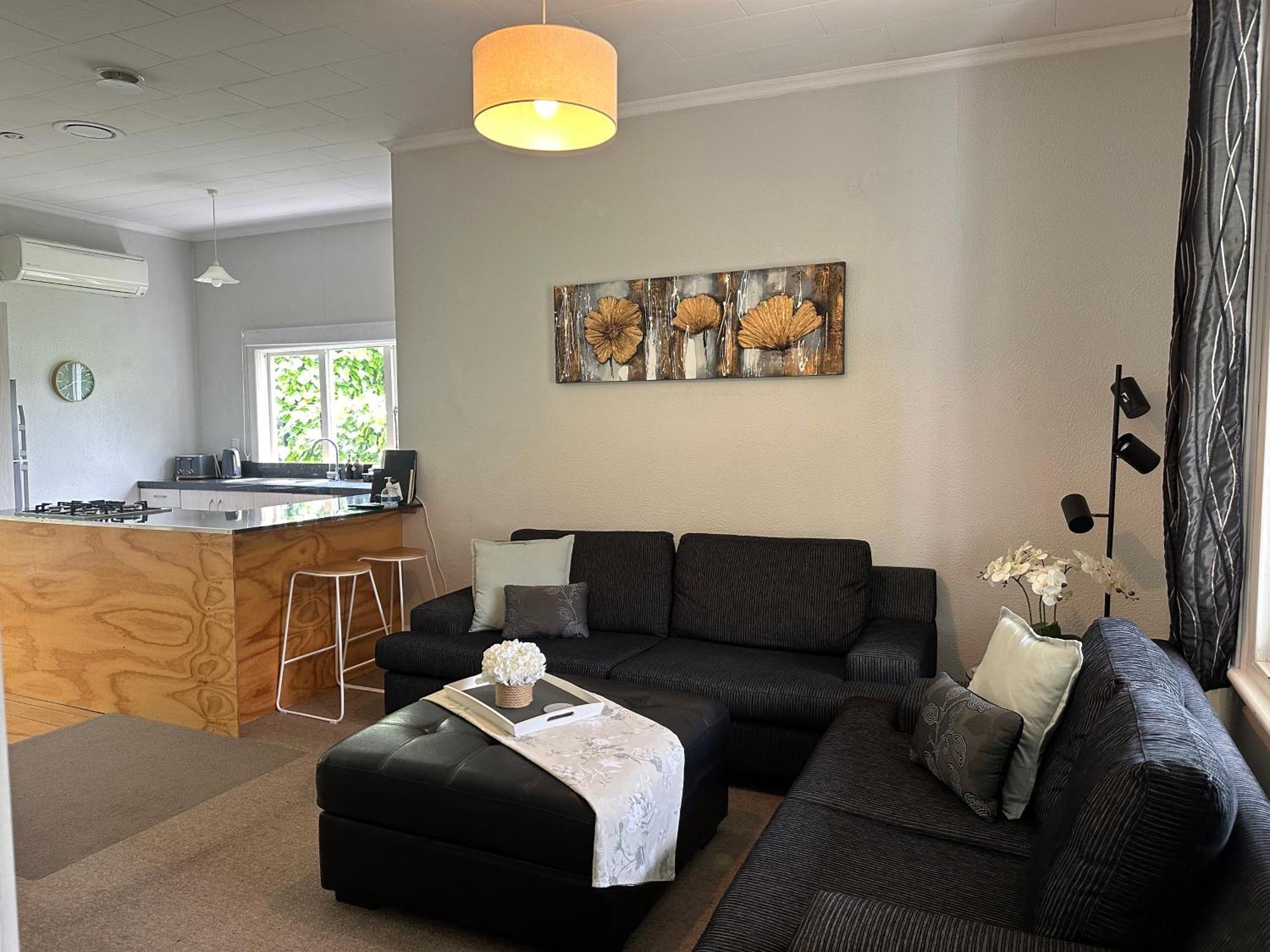Renwick In The City Nelson, 10Min Walk To City Centre, Full Kitchen, Fast Fibre Wifi, Drive 13Min To Airport, 5Min To Hospital, Quiet Street, Dog Friendly Exterior photo