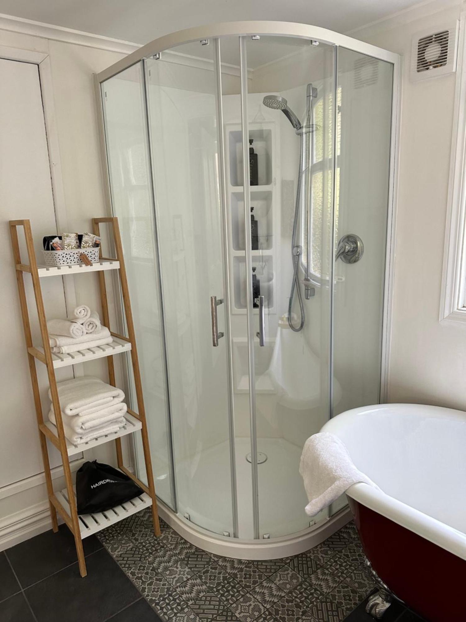 Renwick In The City Nelson, 10Min Walk To City Centre, Full Kitchen, Fast Fibre Wifi, Drive 13Min To Airport, 5Min To Hospital, Quiet Street, Dog Friendly Exterior photo